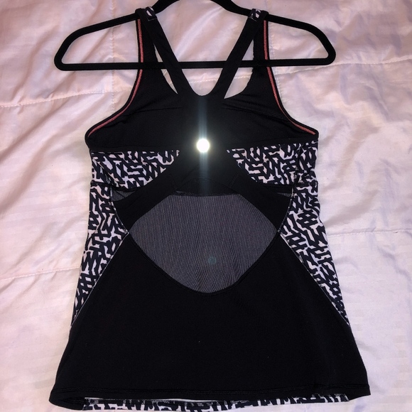 Patterned Lululemon Tank Top With Bra Size 8 - Picture 4 of 4